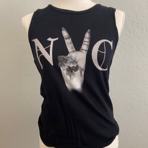 Sleeveless T-shirt